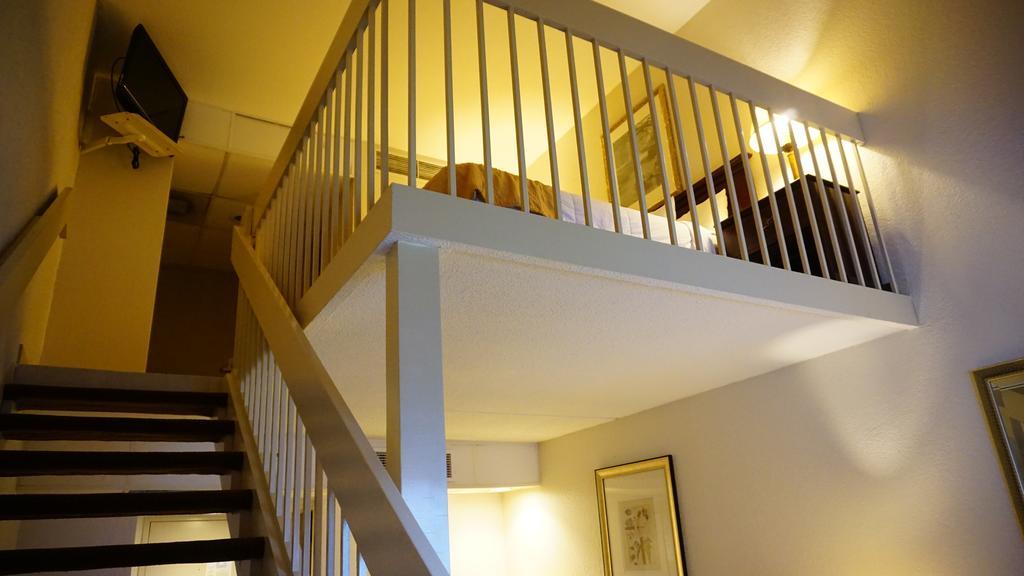 Hotel Ramada By Wyndham Wichita Airport Extérieur photo